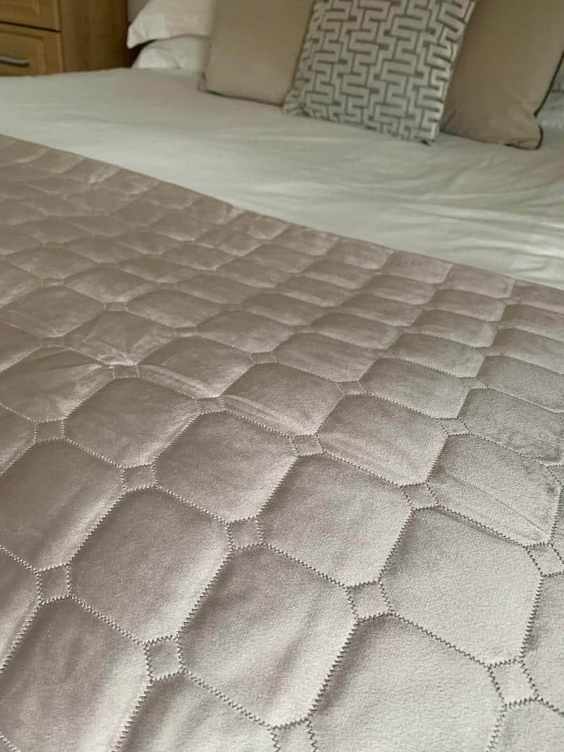 Evania King Quilt -Taupe
