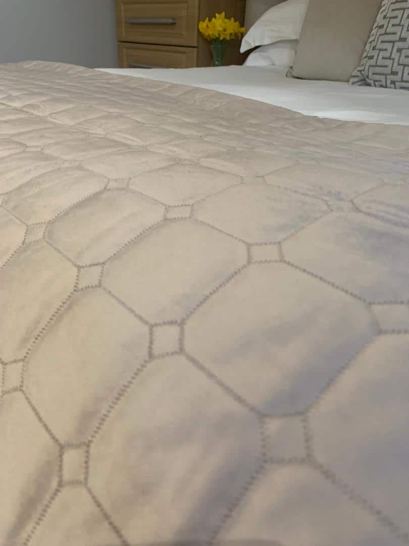 Evania King Quilt -Taupe