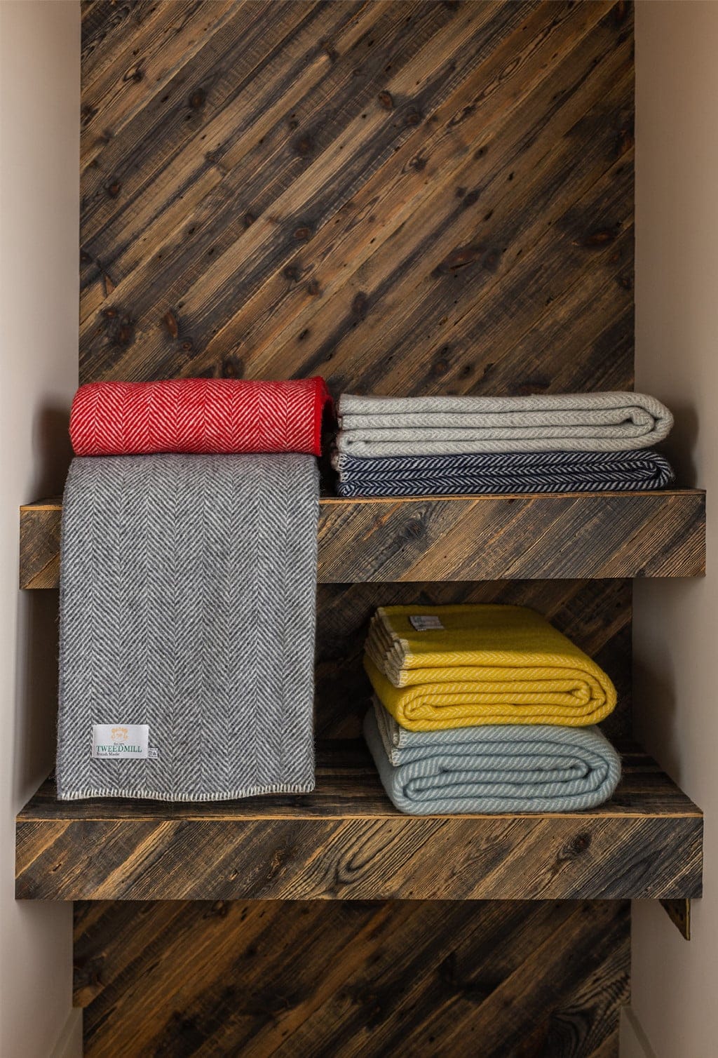 Fishbone Throw in Navy