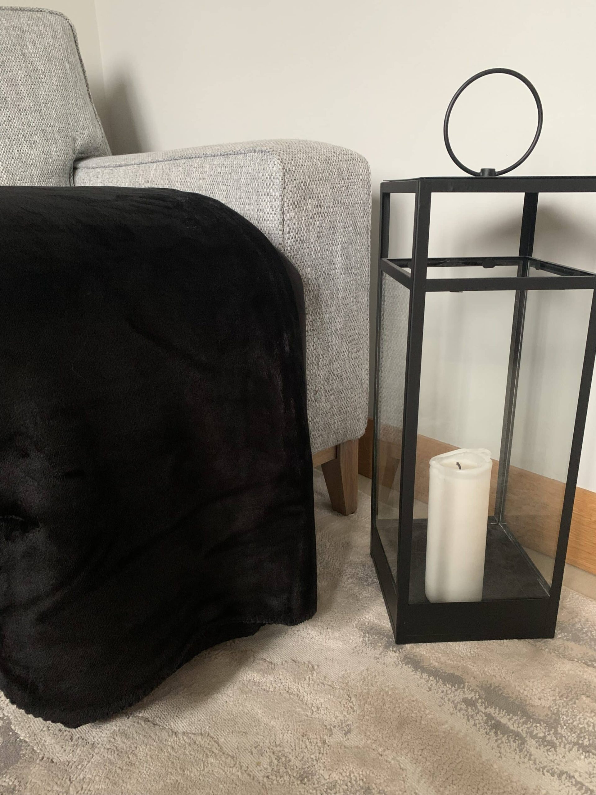 Cosy Black Throw