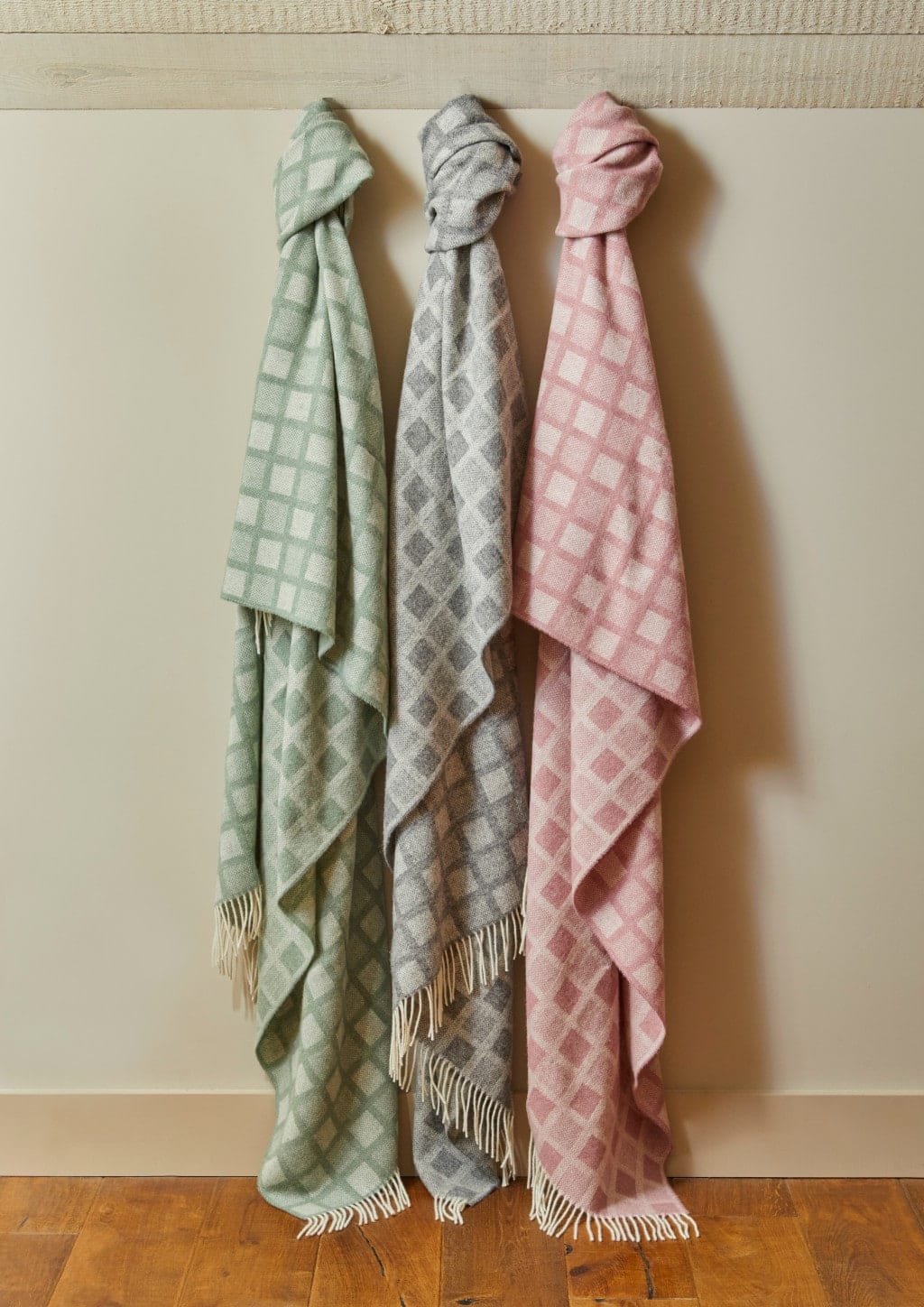Manhattan Throw Green