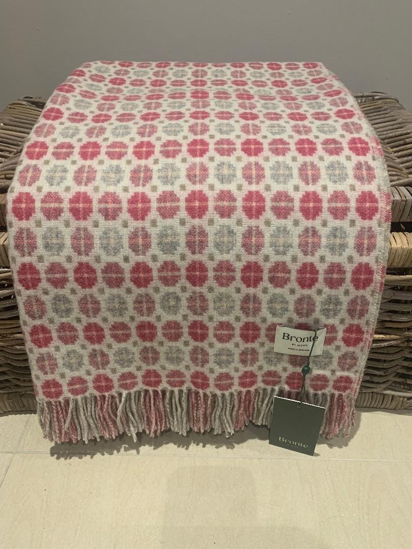 Milan Pink Lambswool Throw